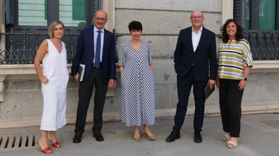 Euskal Taldeak ez du amore emango euskara Europan ofizial izatea lortu arte: 