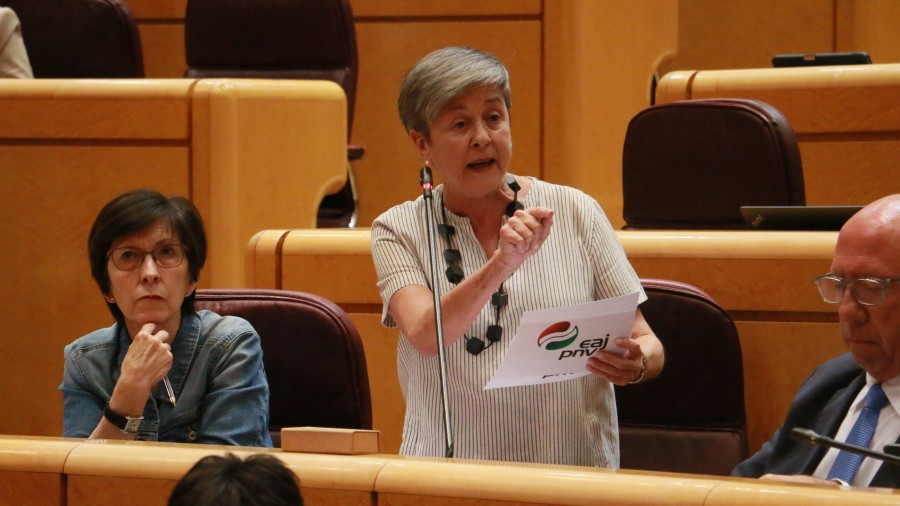 Nerea Ahedok Mónica Garcíari aurpegiratu dio “tematuta dagoela” Estatutu Markoaren negoziazioan Osasun Ministerioak duen erantzukizuna erkidegoei egozten