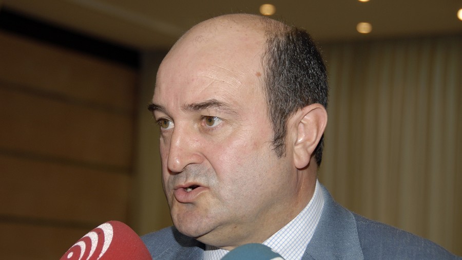 Ahaldun Nagusia iraintzea ez da elkarrizketara gonbidatzeko modurik onena