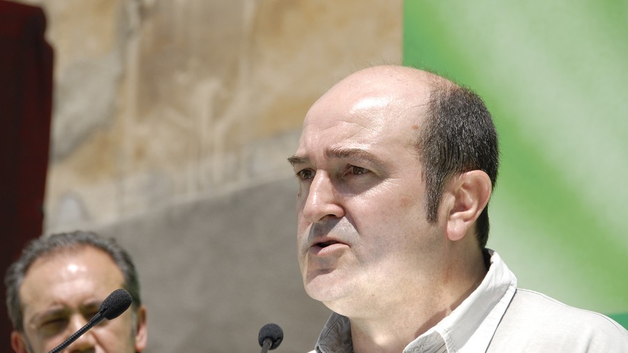 zarrek Estatut-aren ebazpenaren alde txarra baliogabetzeko prozesu politikoa eskatu dio Zapaterori